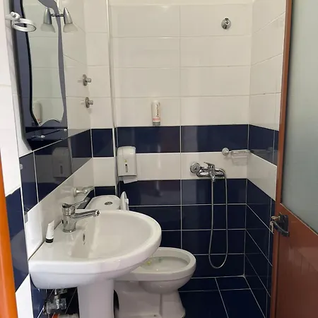 Hotel Bardhi Kuçovë